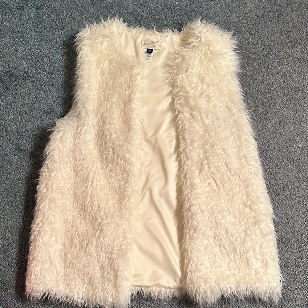 Universal Thread Cream Faux Fur Vest